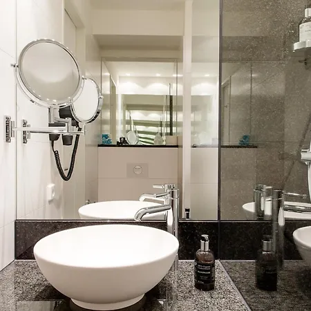 One Frankfurt-eastside Szálloda 3*