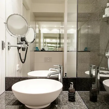 One Frankfurt-eastside 3*